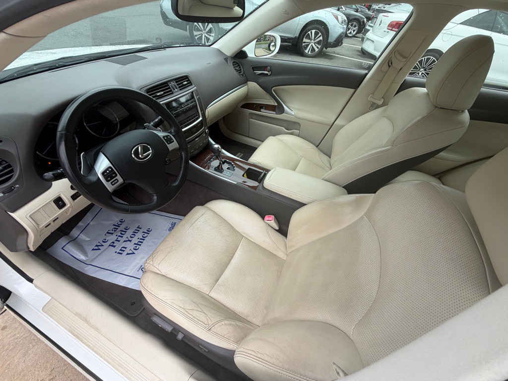 2012 Lexus IS Image 12