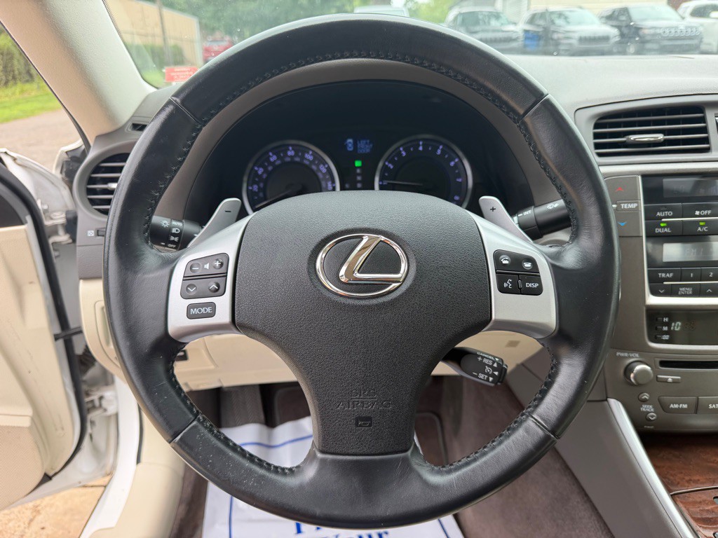 2012 Lexus IS Image 16