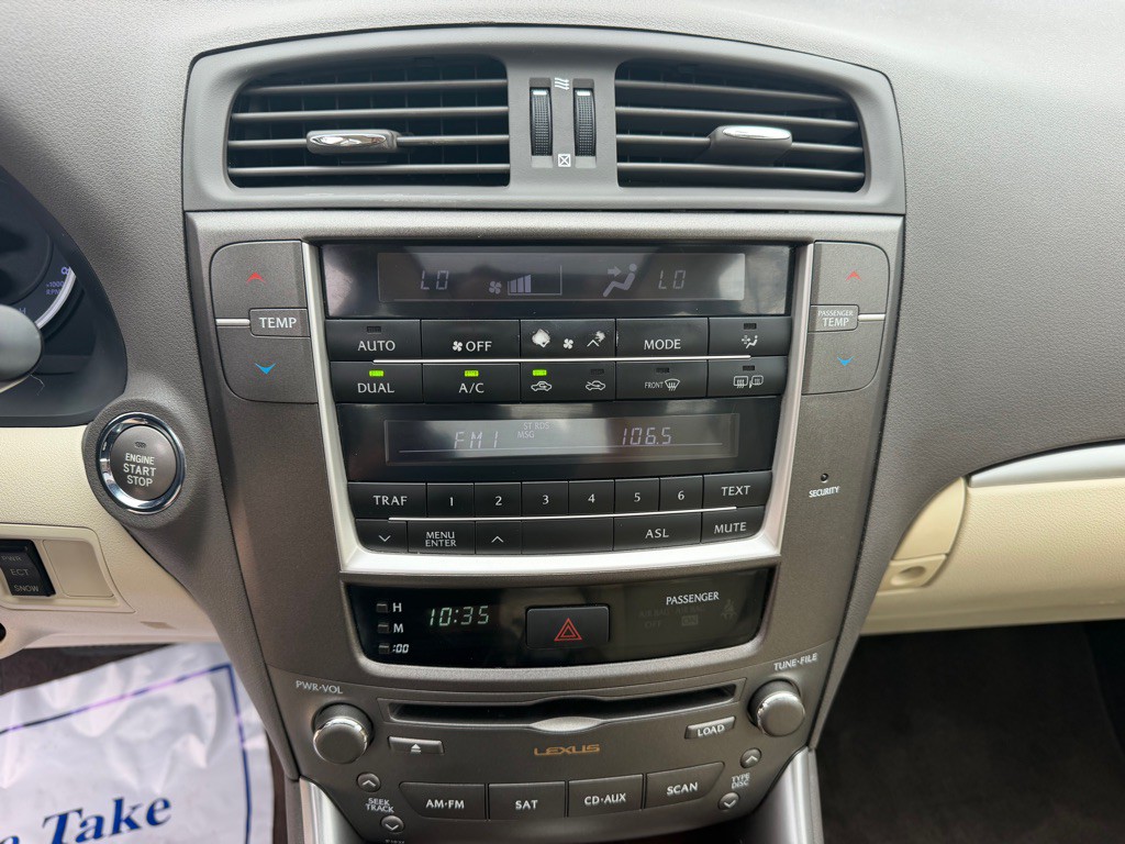 2012 Lexus IS Image 18