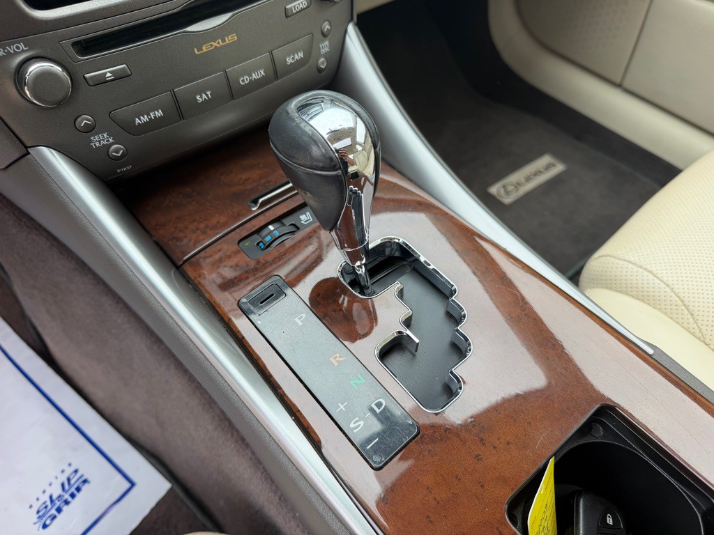 2012 Lexus IS Image 19