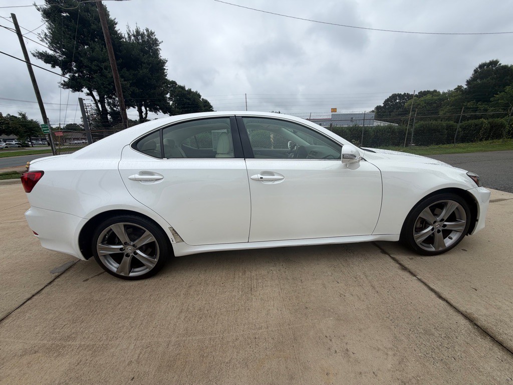 2012 Lexus IS Image 24