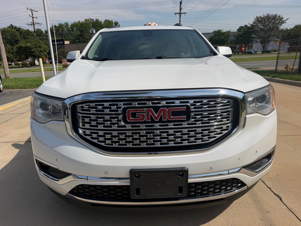 2019 GMC Acadia Image 2