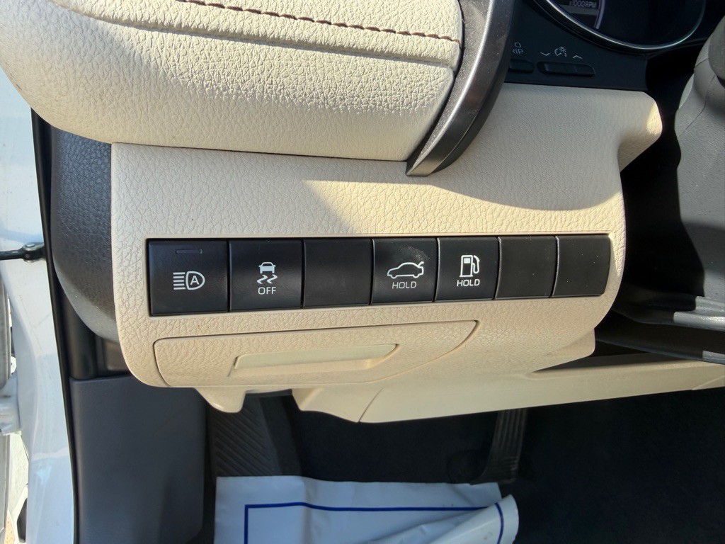 2020 Toyota Camry Image 16