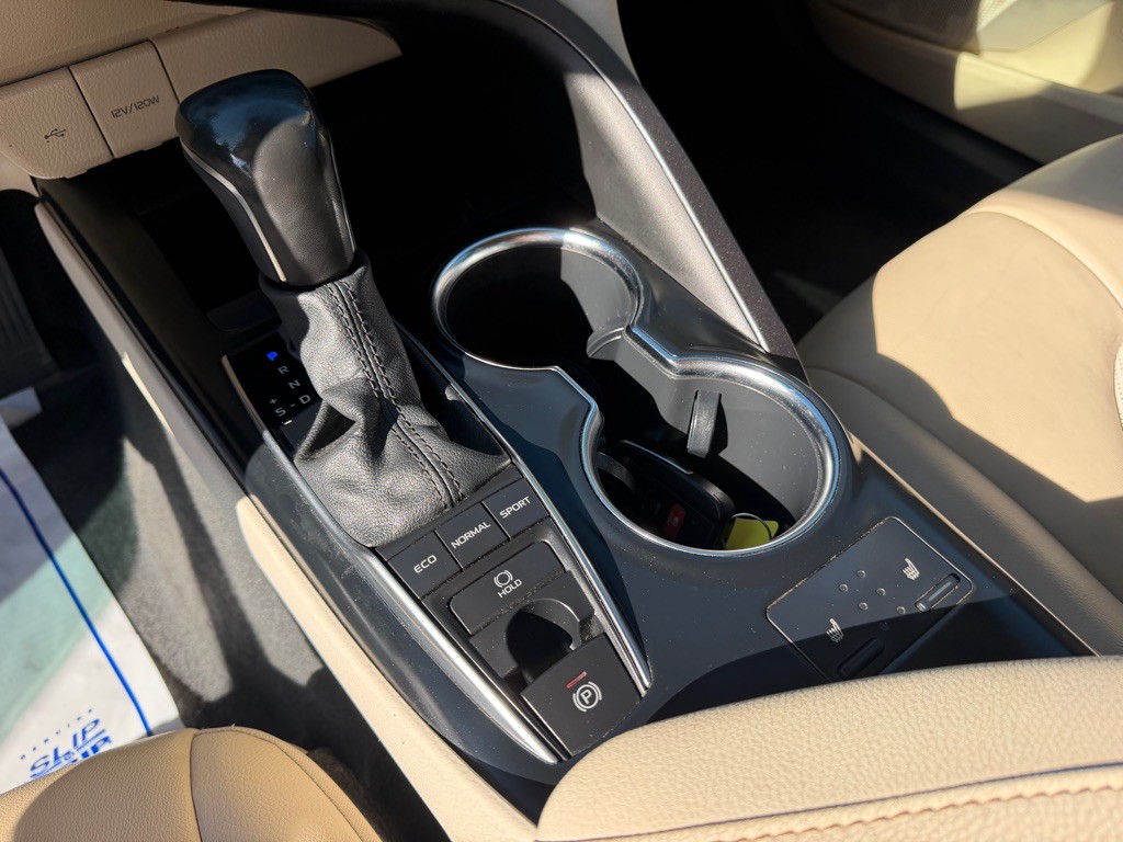 2020 Toyota Camry Image 19