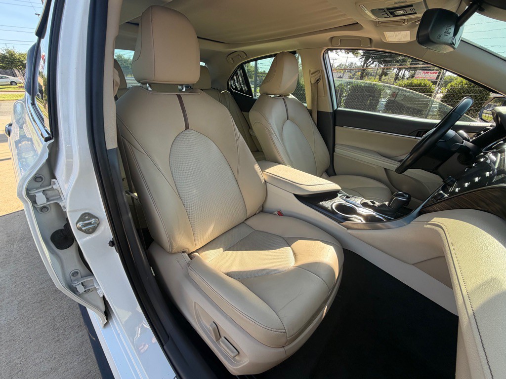 2020 Toyota Camry Image 21