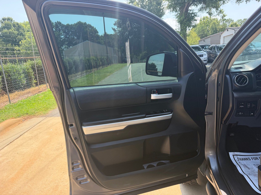 2017 Toyota Tundra Image 12