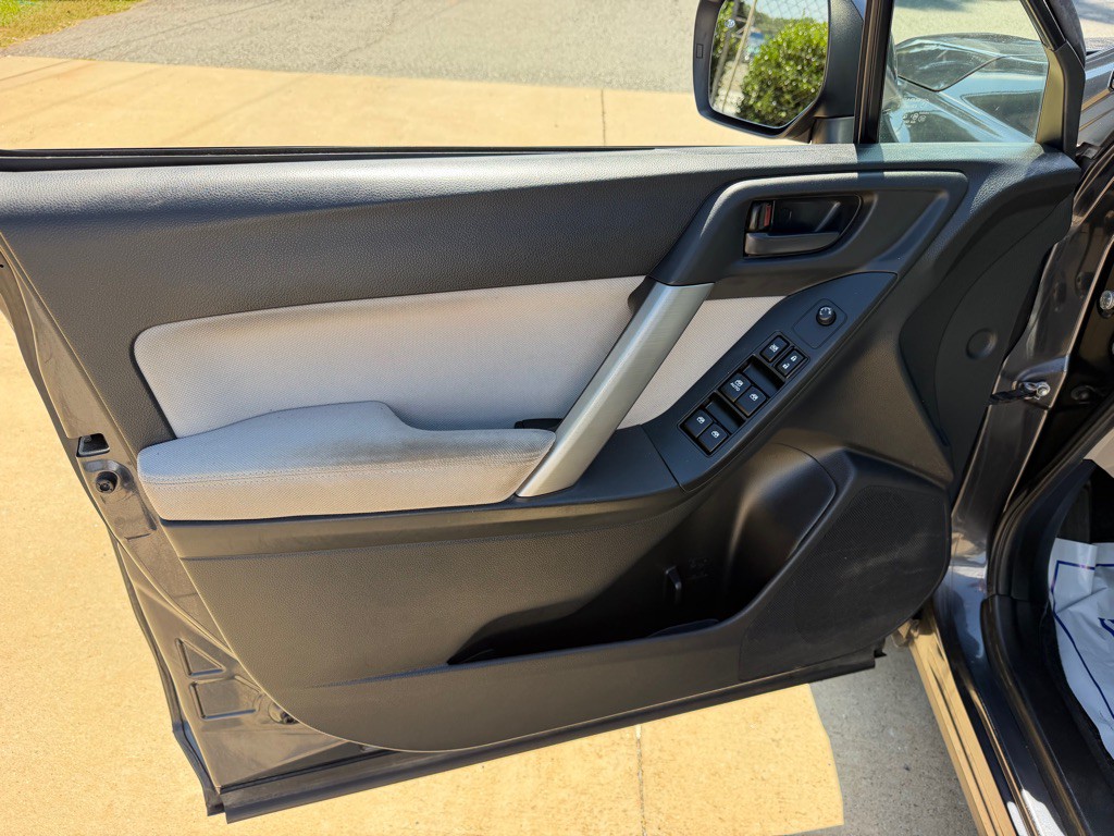 2014 Subaru Forester Image 12