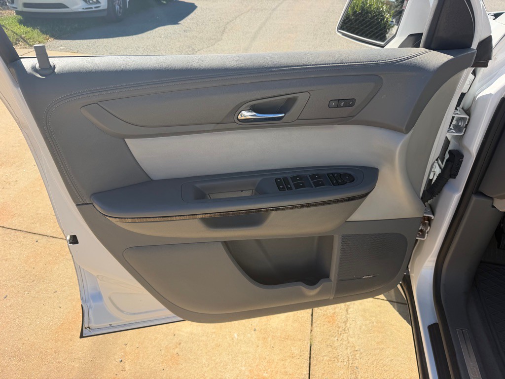 2017 GMC Acadia Image 16