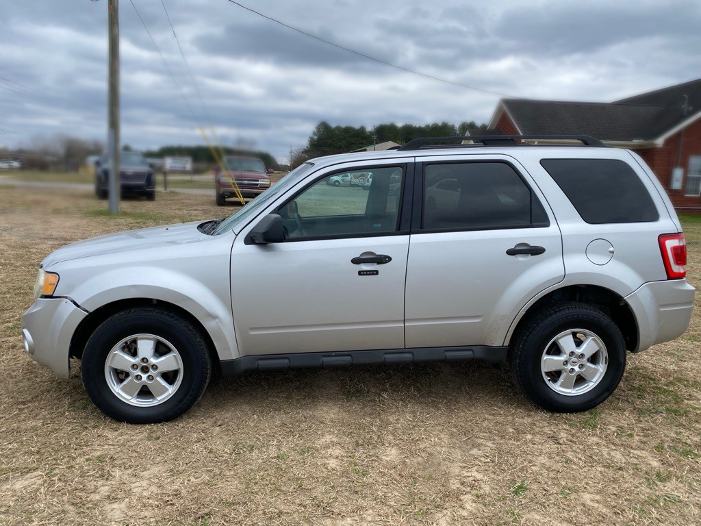 2011 Ford Escape Image 2