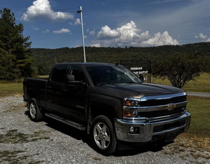 2015 Chevrolet Silverado 1500 Image 2