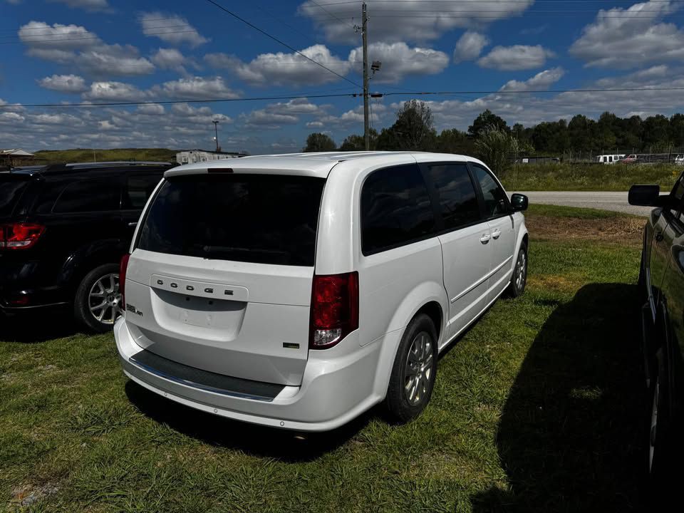 2017 Dodge Grand Caravan Image 2