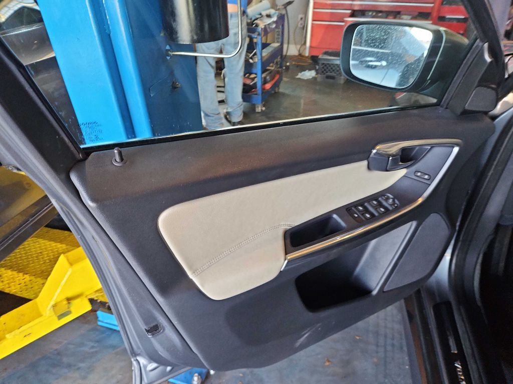 2016 Volvo XC60 Image 16