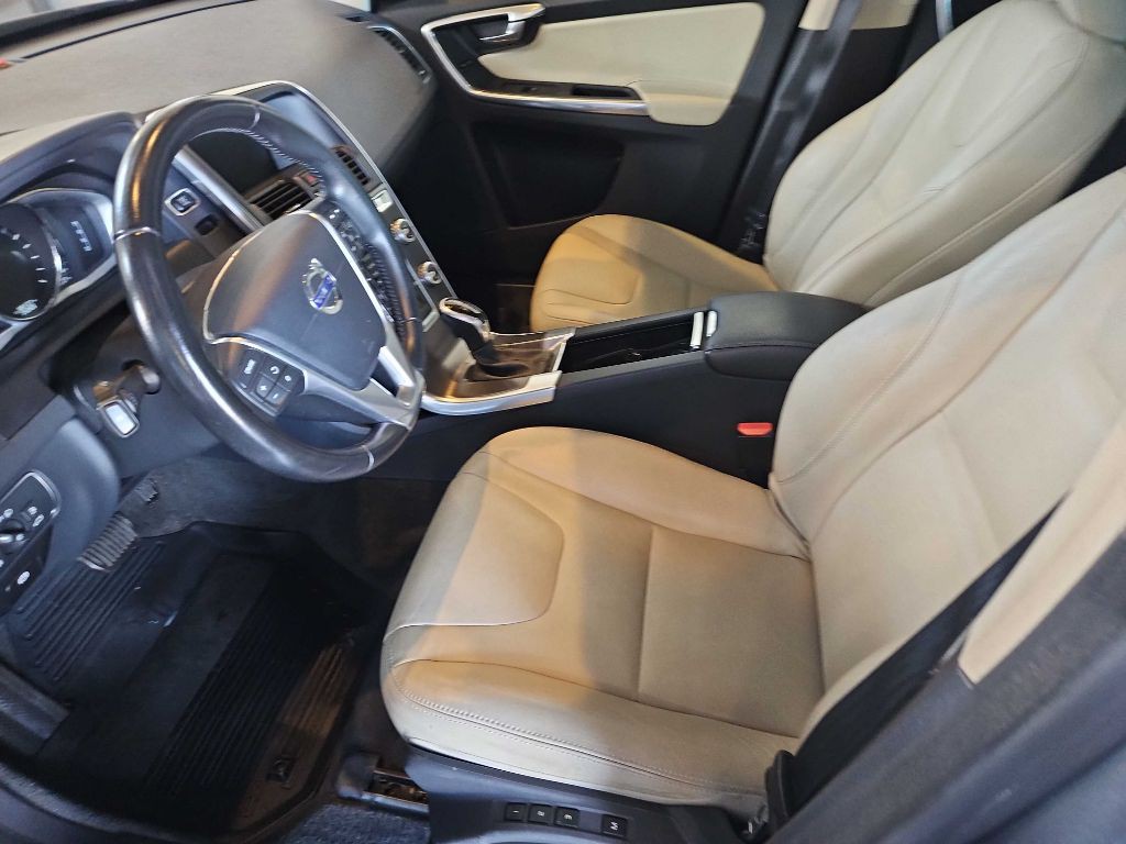 2016 Volvo XC60 Image 20