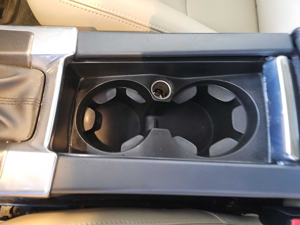 2016 Volvo XC60 Image 25