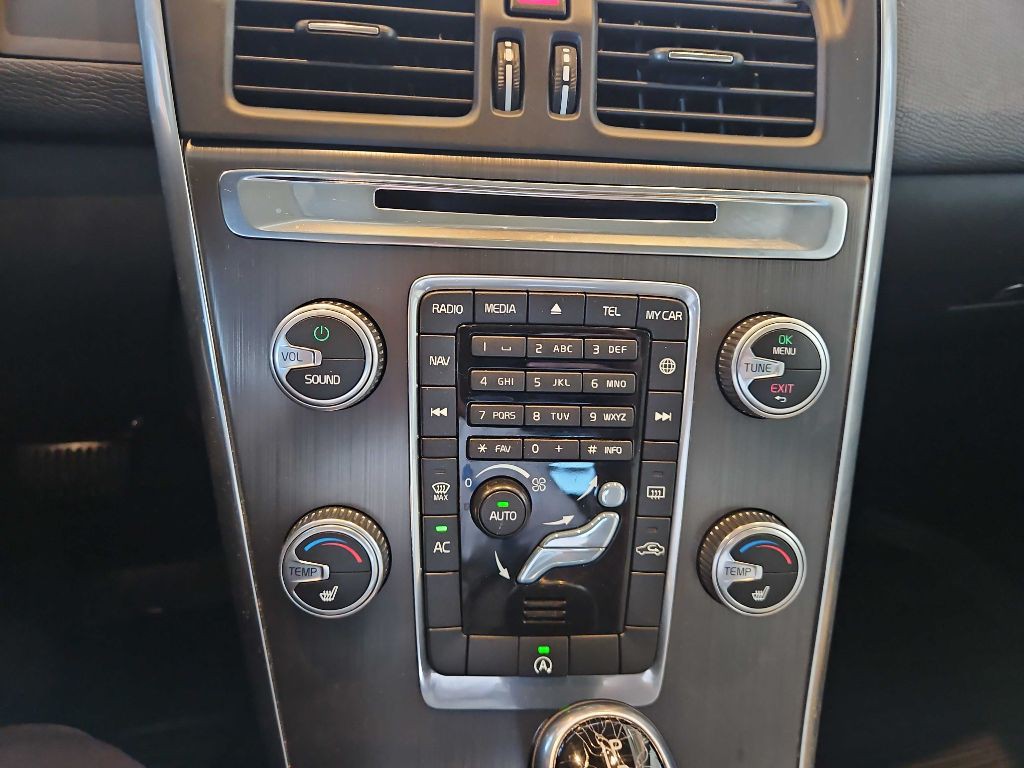 2016 Volvo XC60 Image 30