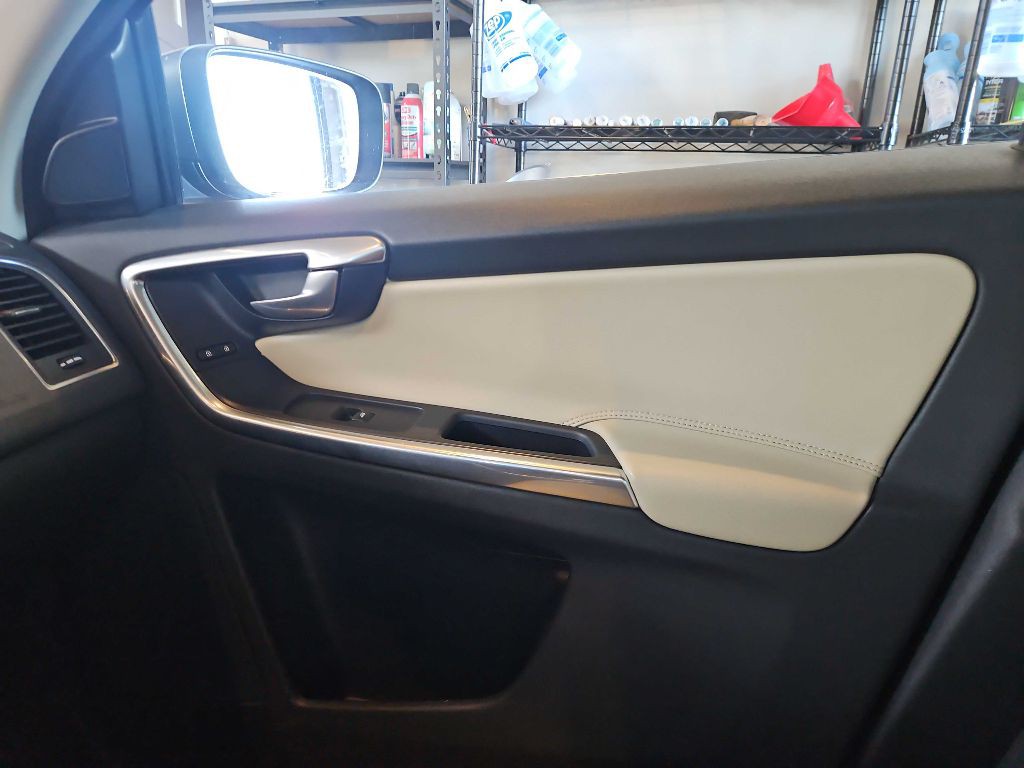 2016 Volvo XC60 Image 34