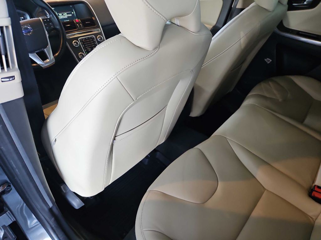 2016 Volvo XC60 Image 38