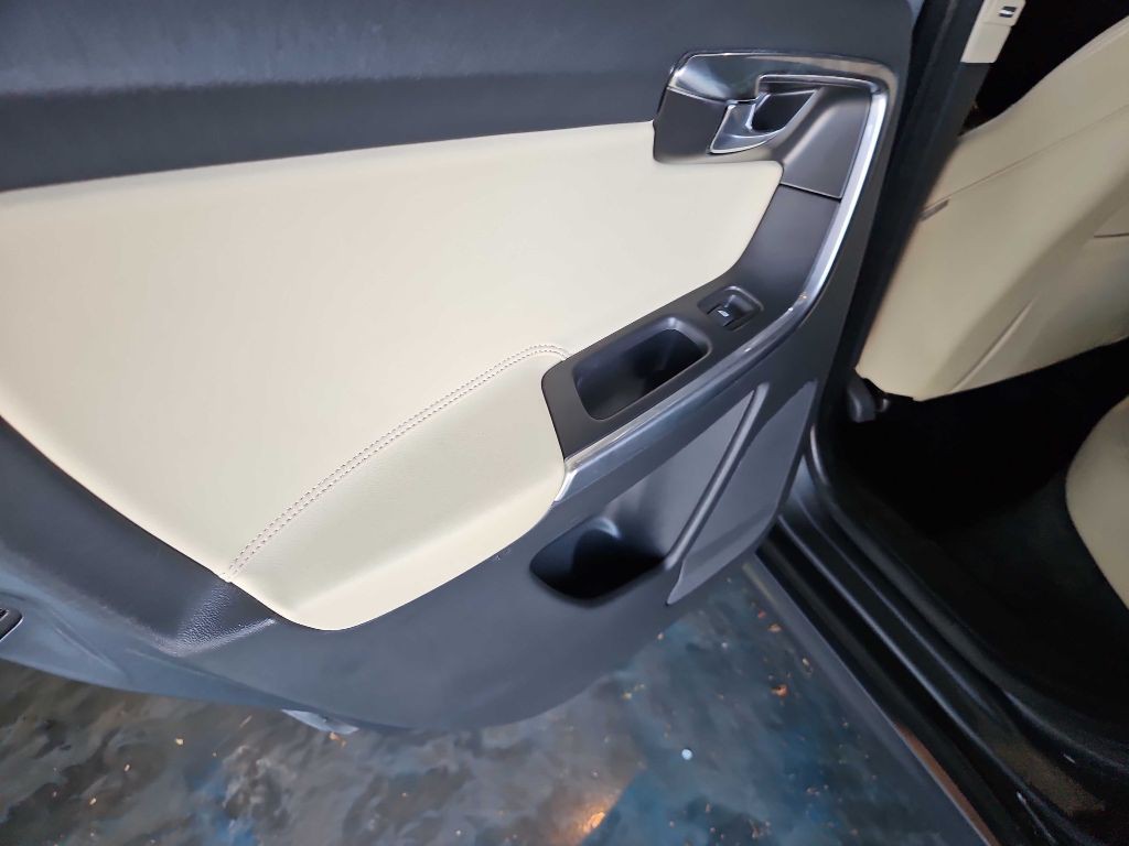 2016 Volvo XC60 Image 39