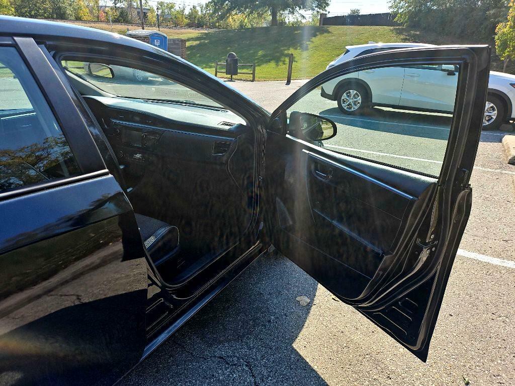 2016 Toyota Corolla Image 18