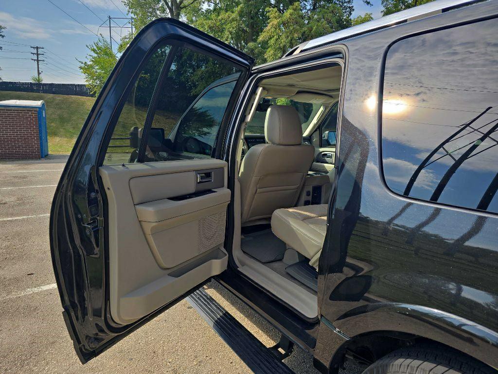 2012 Ford Expedition Image 25