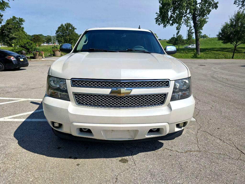 2011 Chevrolet Tahoe Image 2