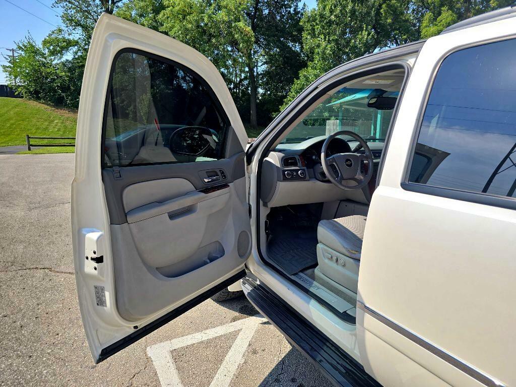 2011 Chevrolet Tahoe Image 9