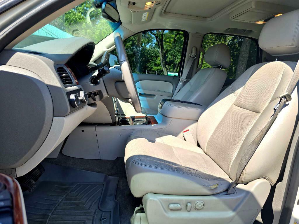 2011 Chevrolet Tahoe Image 11
