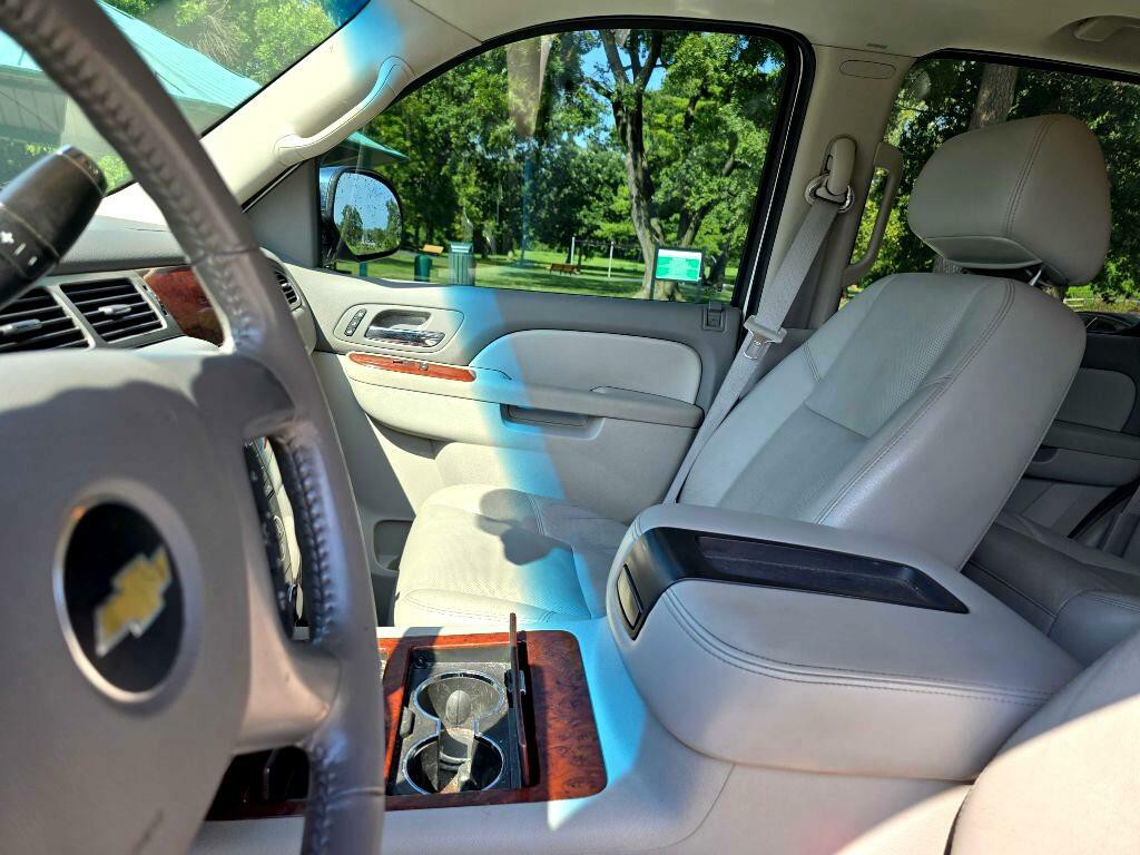 2011 Chevrolet Tahoe Image 12