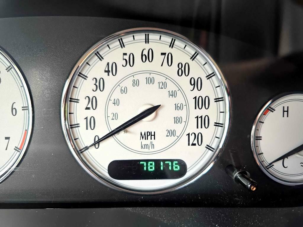 2003 Chrysler 300M Image 13