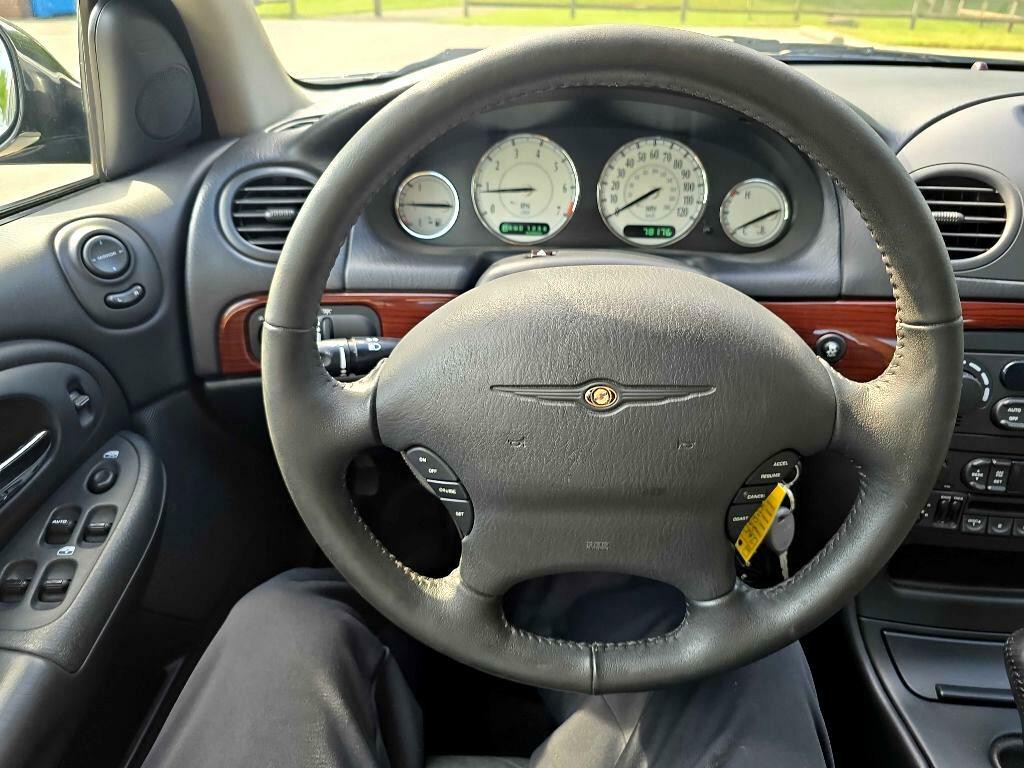 2003 Chrysler 300M Image 14