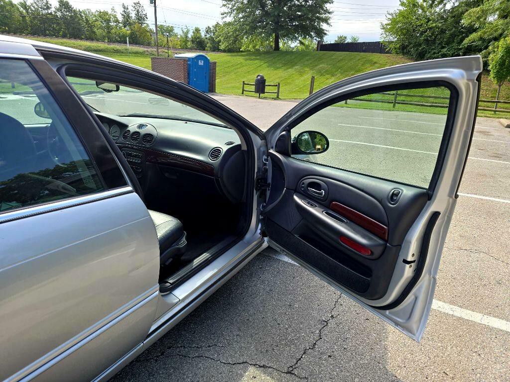 2003 Chrysler 300M Image 17