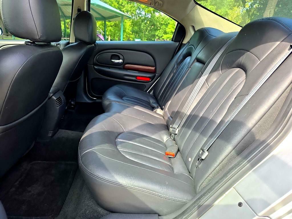 2003 Chrysler 300M Image 24