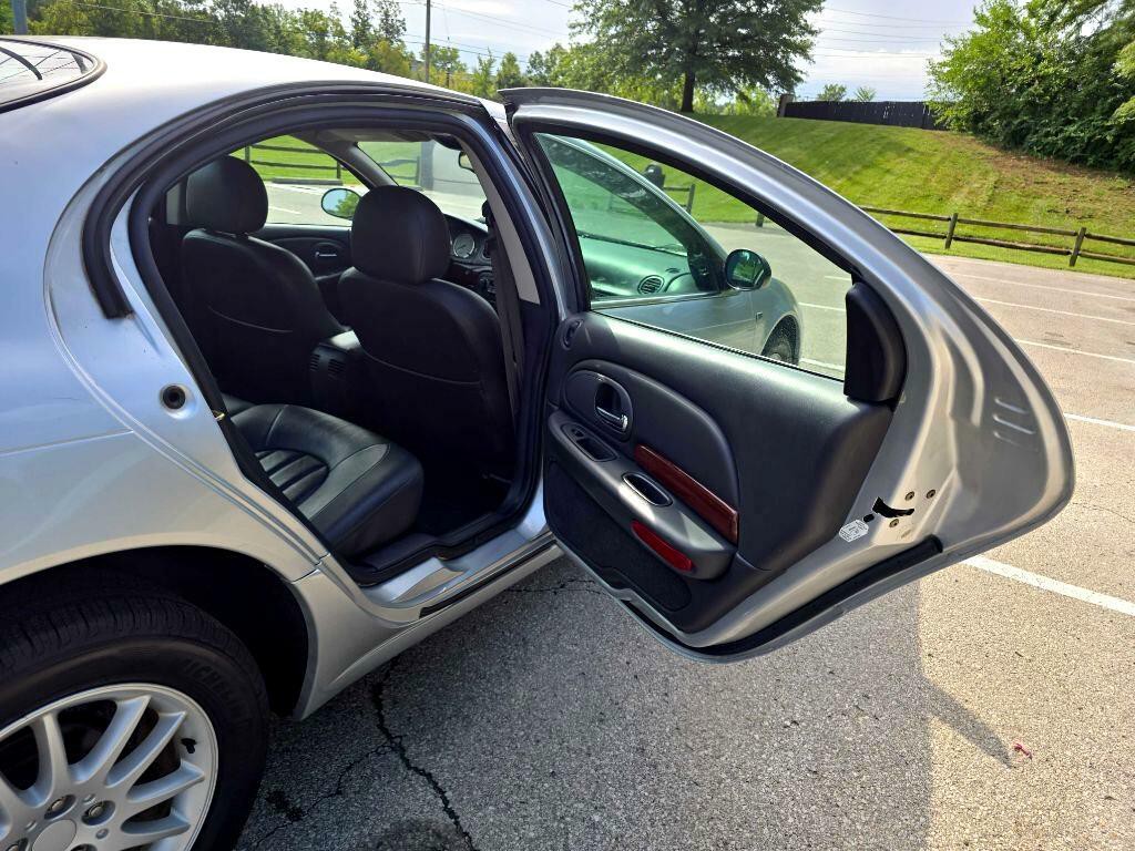 2003 Chrysler 300M Image 25