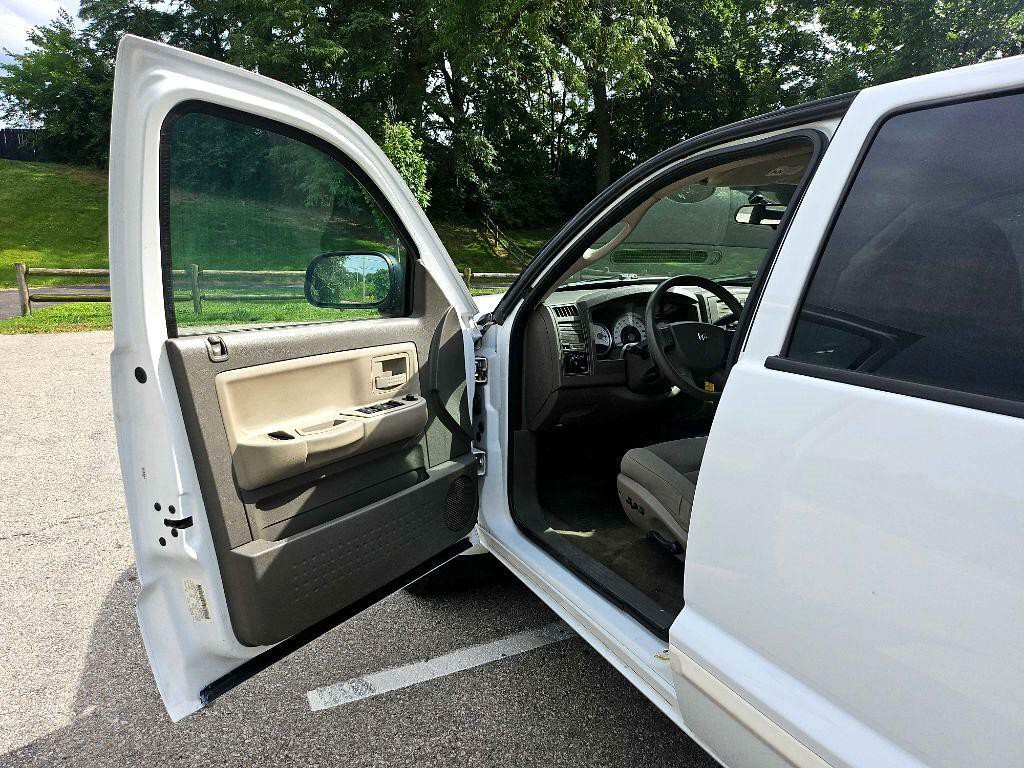 2005 Dodge Dakota Image 9