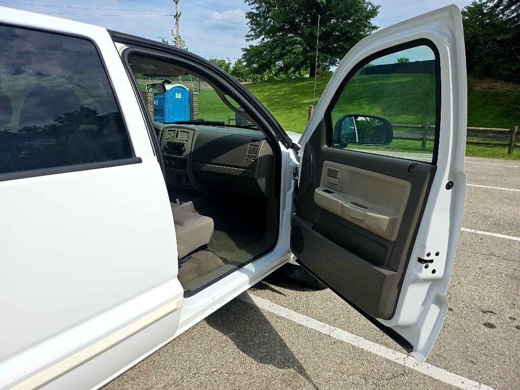2005 Dodge Dakota Image 17