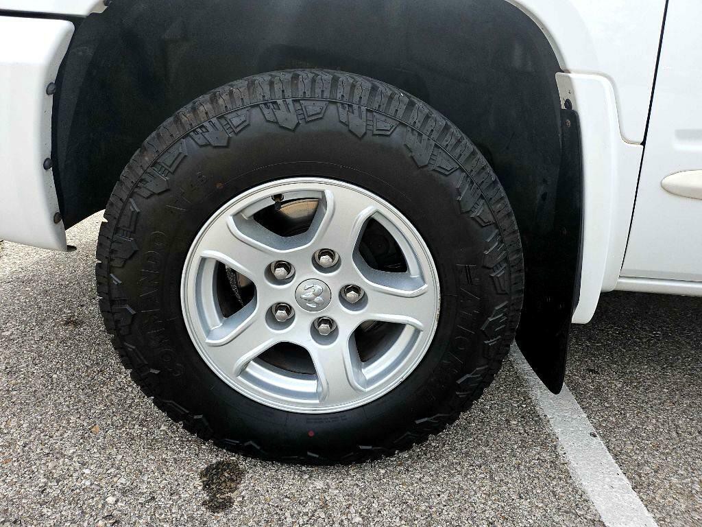 2005 Dodge Dakota Image 32