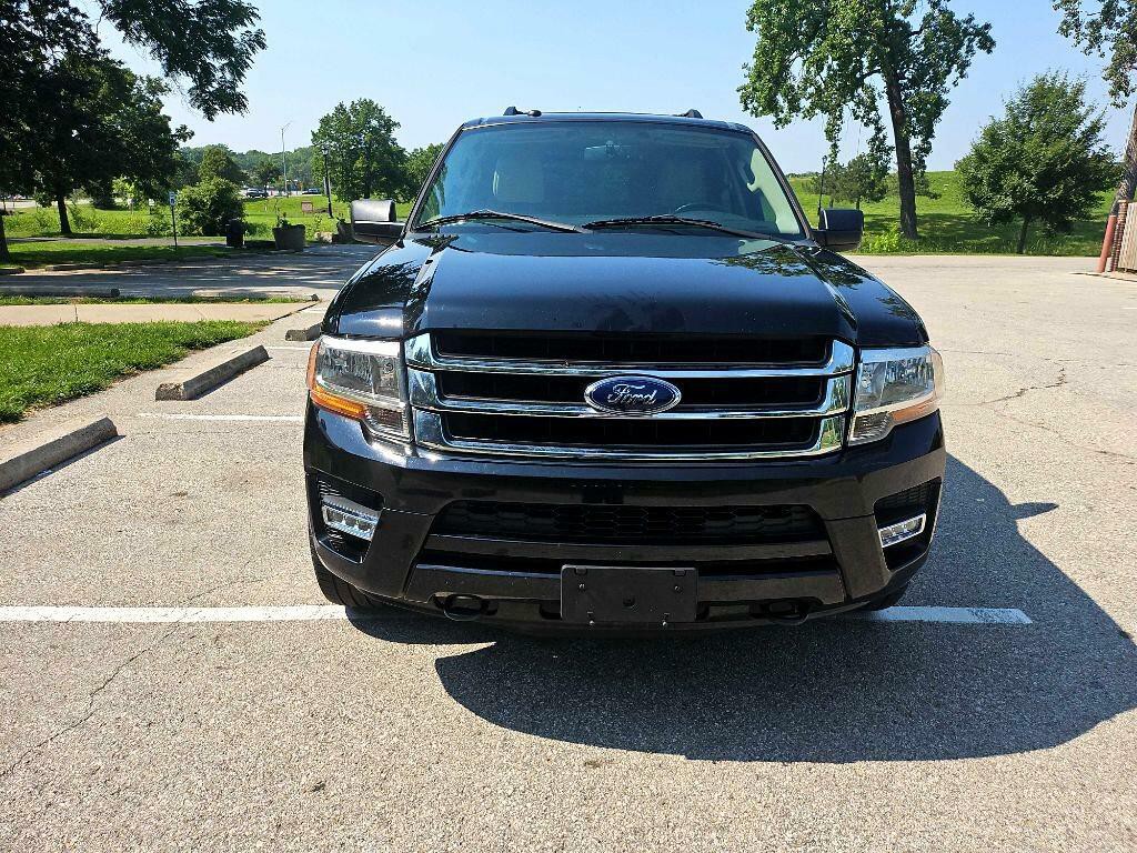 2017 Ford Expedition Image 2