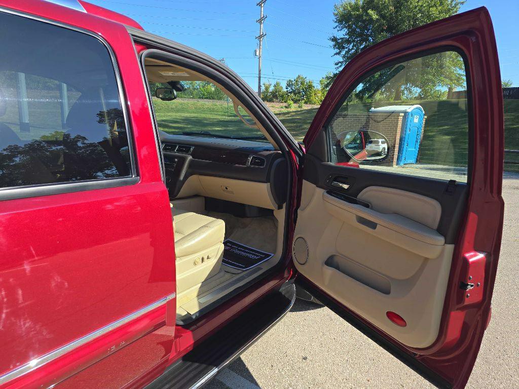 2008 GMC Yukon Image 17