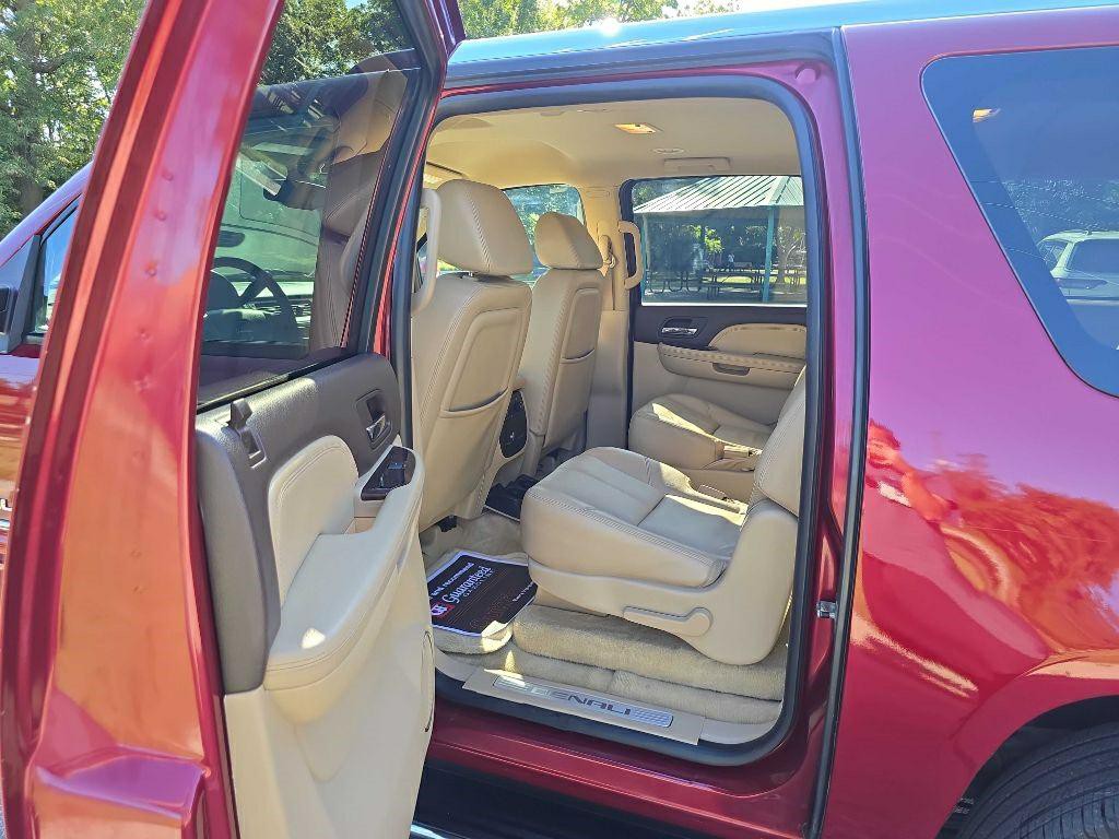 2008 GMC Yukon Image 23