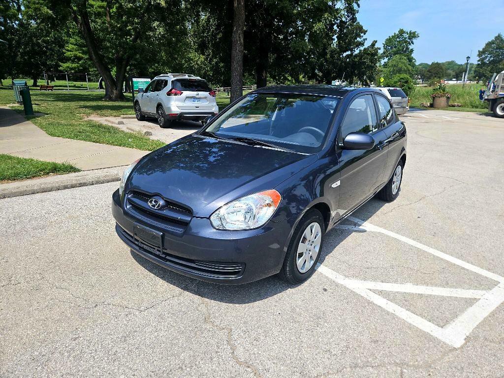2011 Hyundai Accent Image 1