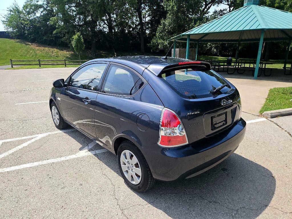 2011 Hyundai Accent Image 7