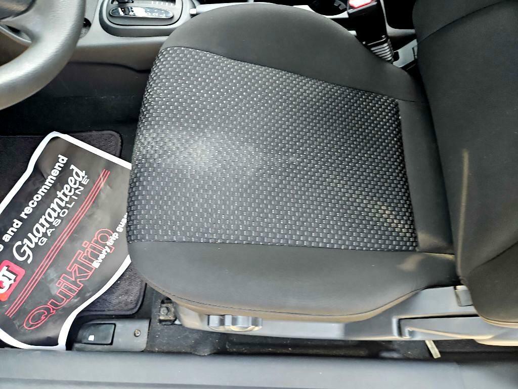 2011 Hyundai Accent Image 17