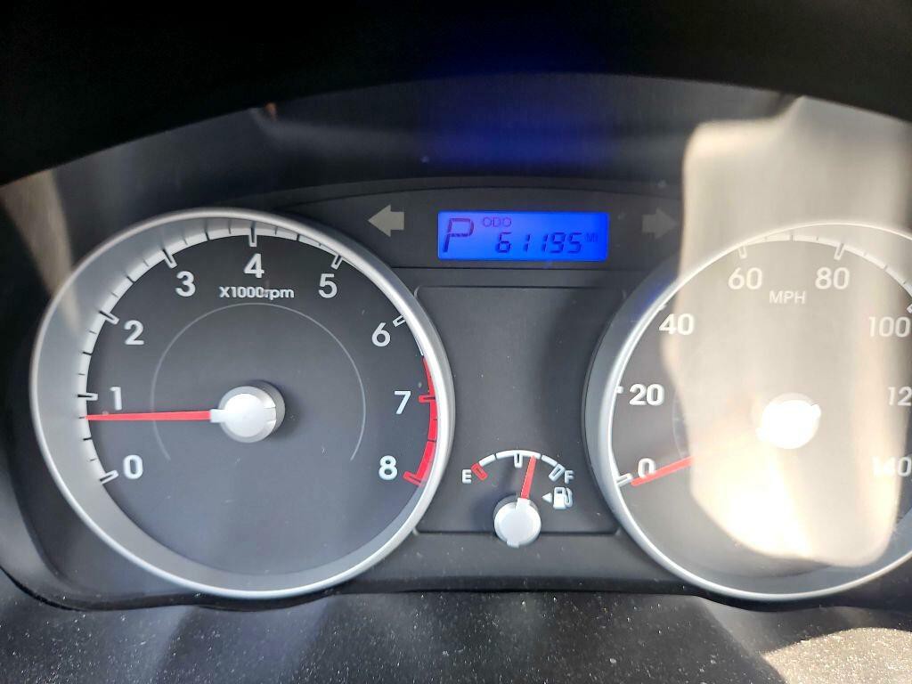 2011 Hyundai Accent Image 23