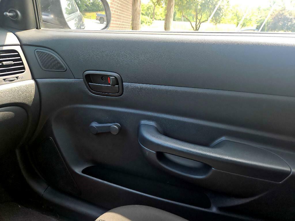 2011 Hyundai Accent Image 30