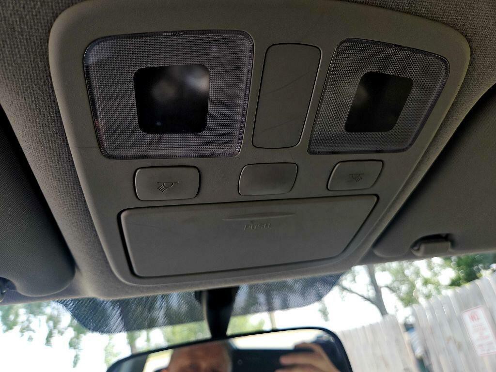 2011 Hyundai Accent Image 31