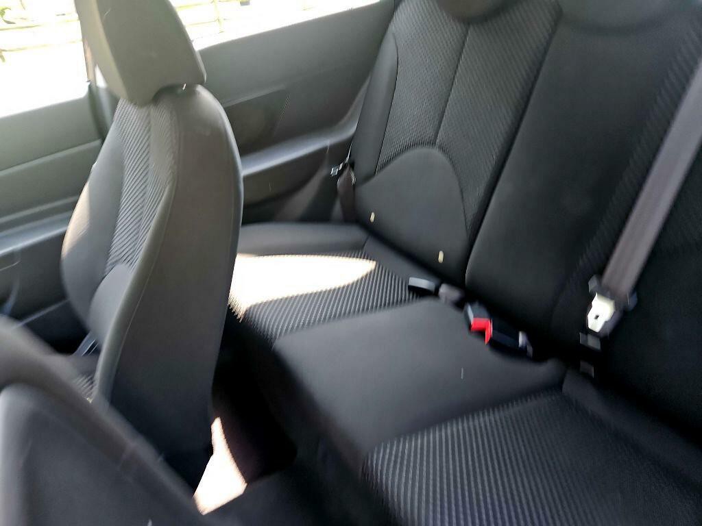 2011 Hyundai Accent Image 33