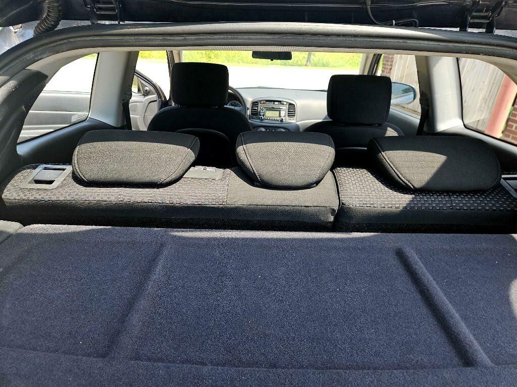 2011 Hyundai Accent Image 35