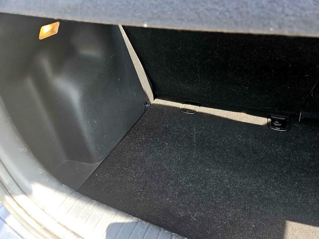 2011 Hyundai Accent Image 36