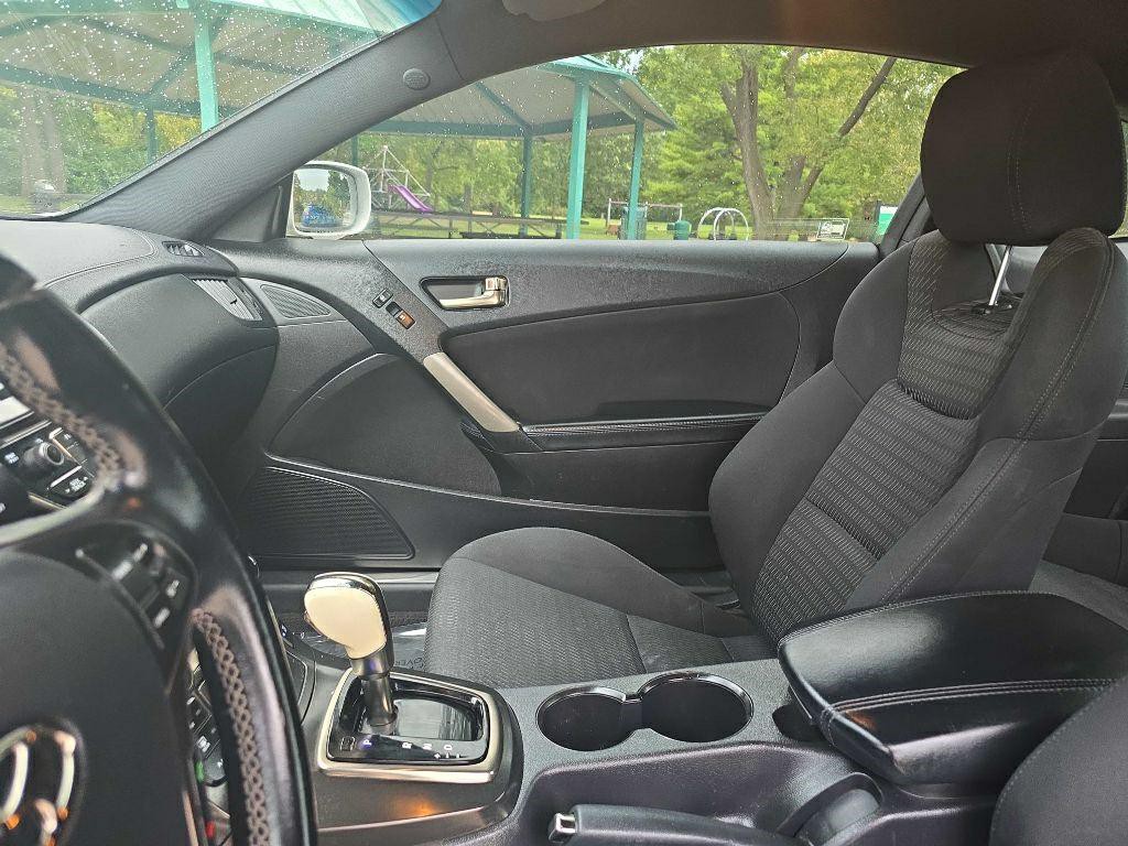 2013 Hyundai Genesis Image 12