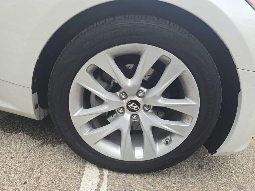 2013 Hyundai Genesis Image 30